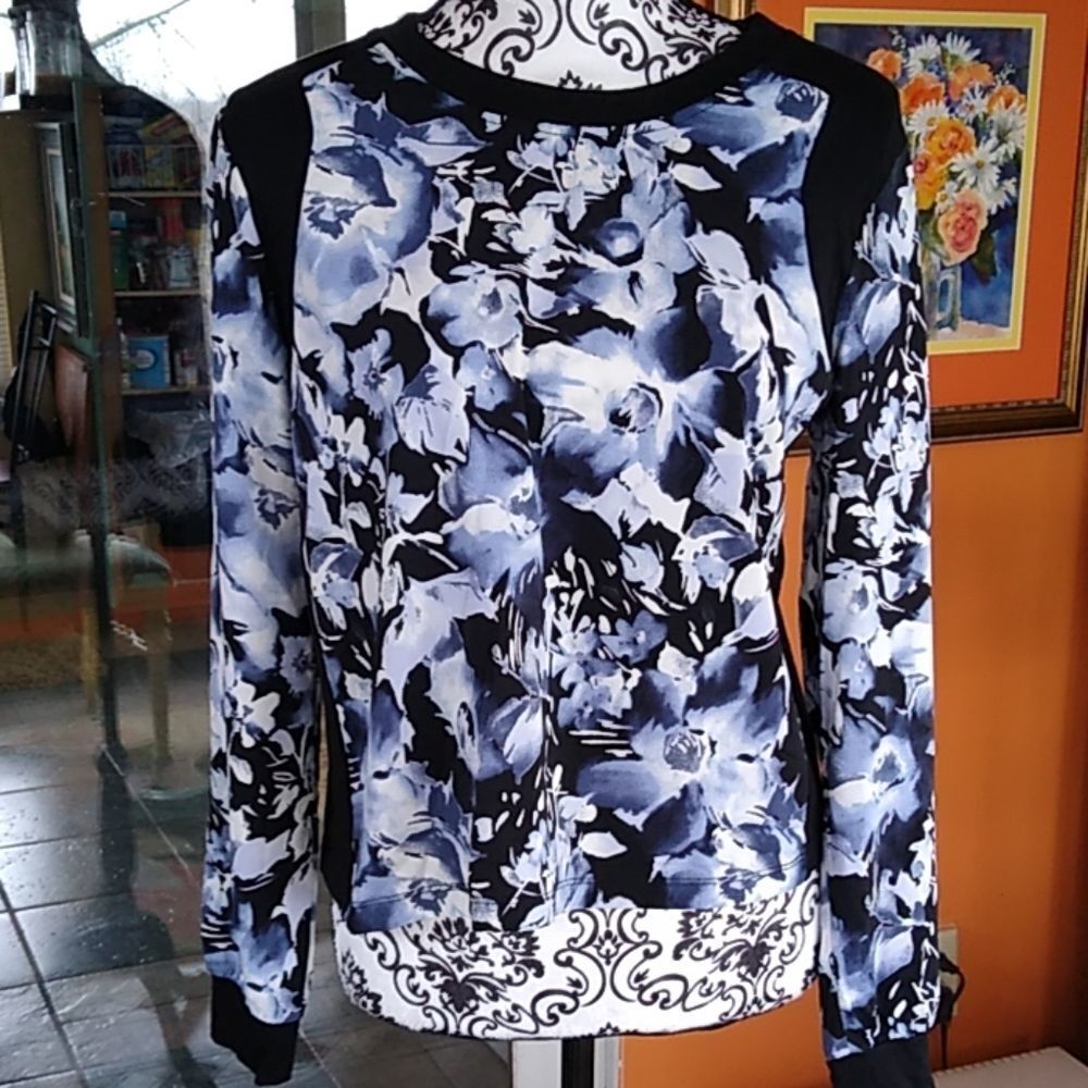 8 for $20 Forever 21 Size S Long Sleeve Blouse